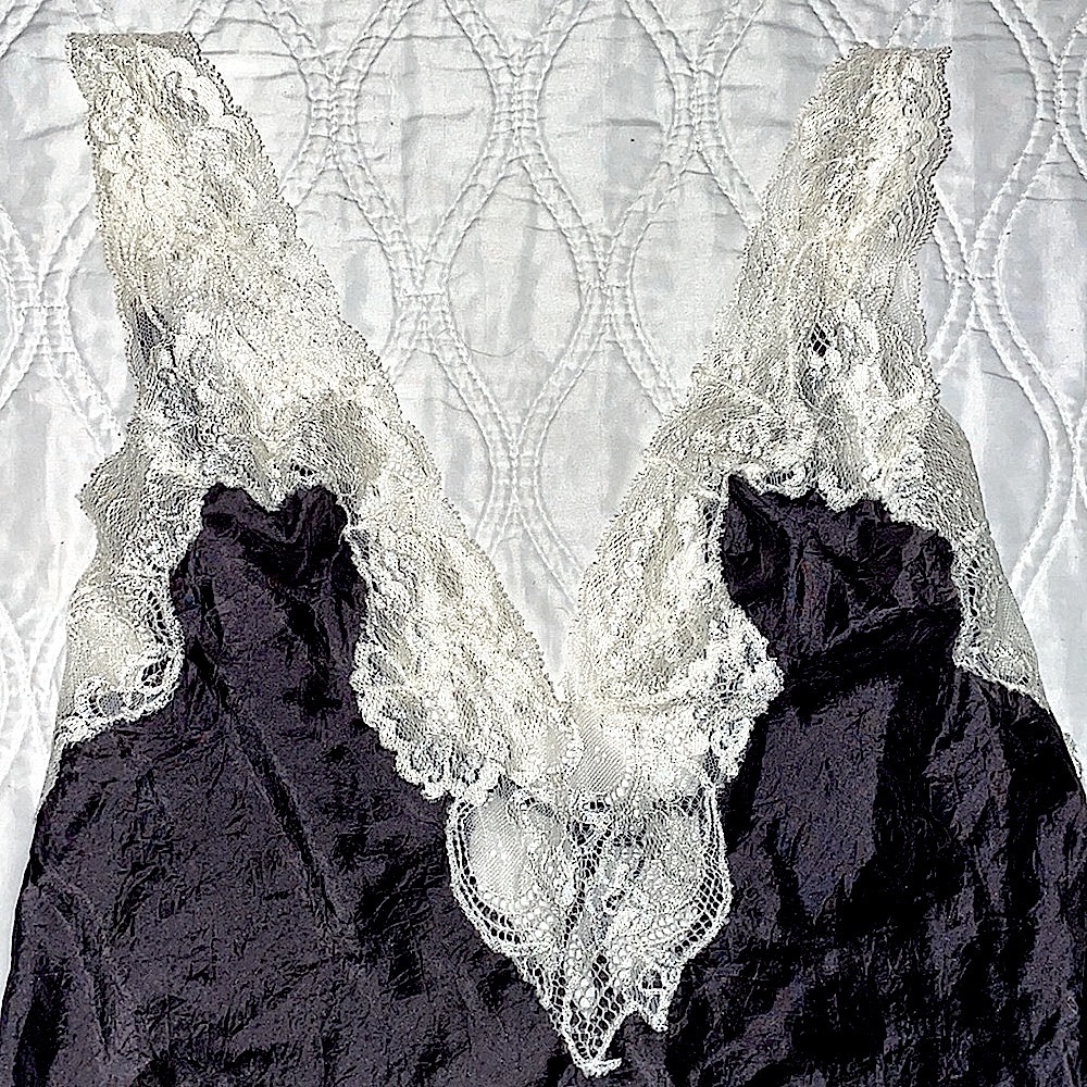 Victoria’s Secret silk and lace teddy size M - Picture 5 of 13
